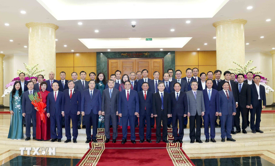 hoi-nghi-cong-bo-quyet-dinh-cua-bo-chinh-tri-ve-cong-tac-to-chuc-va-can-bo-01-11