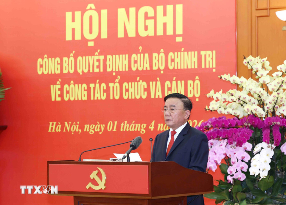 hoi-nghi-cong-bo-quyet-dinh-cua-bo-chinh-tri-ve-cong-tac-to-chuc-va-can-bo-01-3