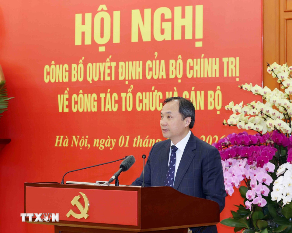 hoi-nghi-cong-bo-quyet-dinh-cua-bo-chinh-tri-ve-cong-tac-to-chuc-va-can-bo-01-5