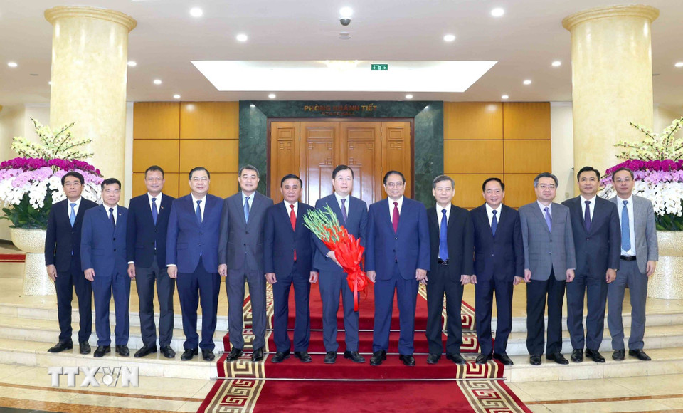 hoi-nghi-cong-bo-quyet-dinh-cua-bo-chinh-tri-ve-cong-tac-to-chuc-va-can-bo-01-8