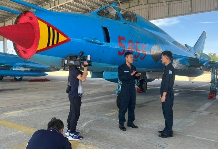 “Cánh hạc vẫn bay”: PTL xúc động về lực lượng không quân Việt Nam