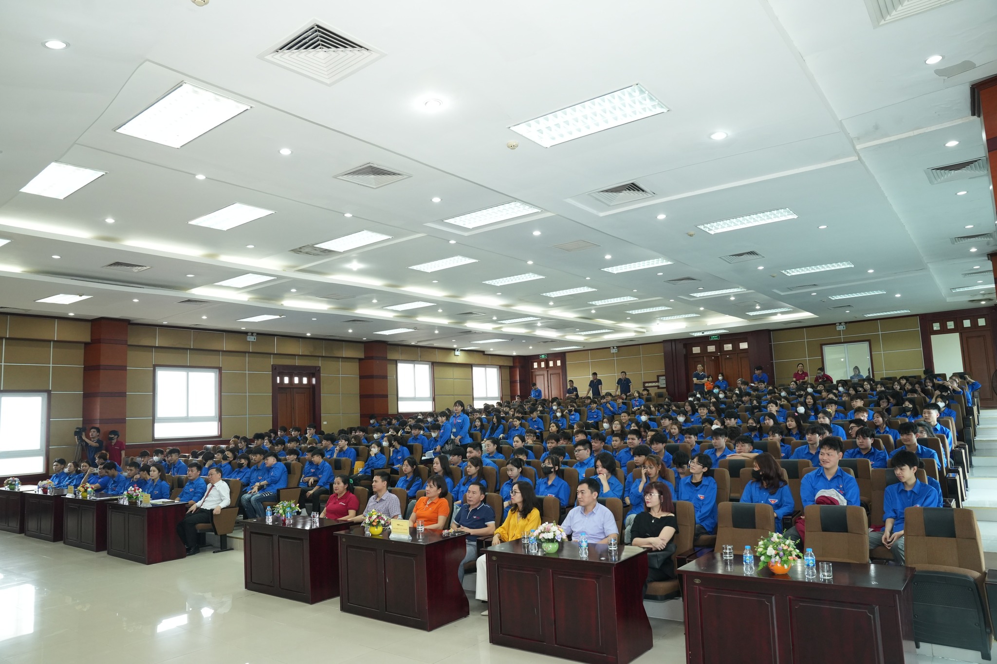 Toàn cảnh buổi lễ (1)