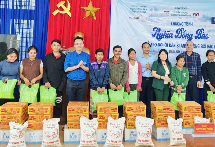 Hỗ trợ người dân Đà Nẵng khắc phục thiệt hại nặng nề sau mưa bão