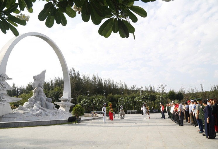 Đài THVN dâng hương tại Khu tưởng niệm Chiến sĩ Gạc Ma