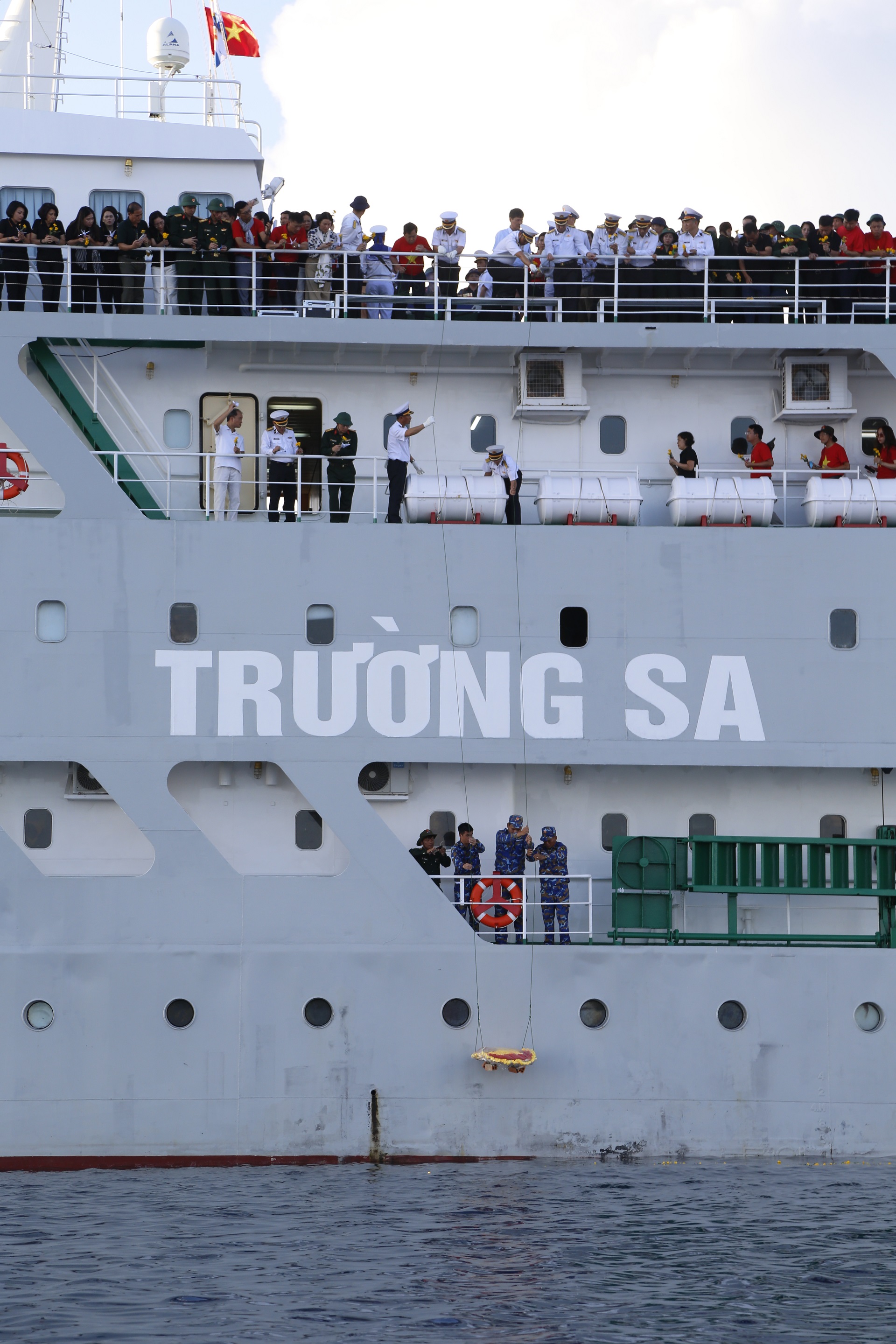 Lễ tưởng niệm các anh hùng liệt sĩ hy sinh vì sự nghiệp bảo vệ chủ quyền biển đảo (1)