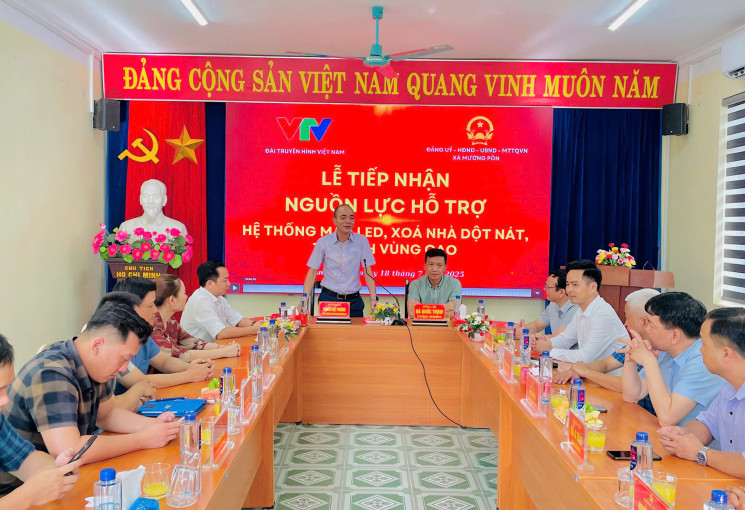Đài Truyền hình Việt Nam trao 700 triệu đồng quà tặng hỗ trợ xã Mường Pồn, Điện Biên