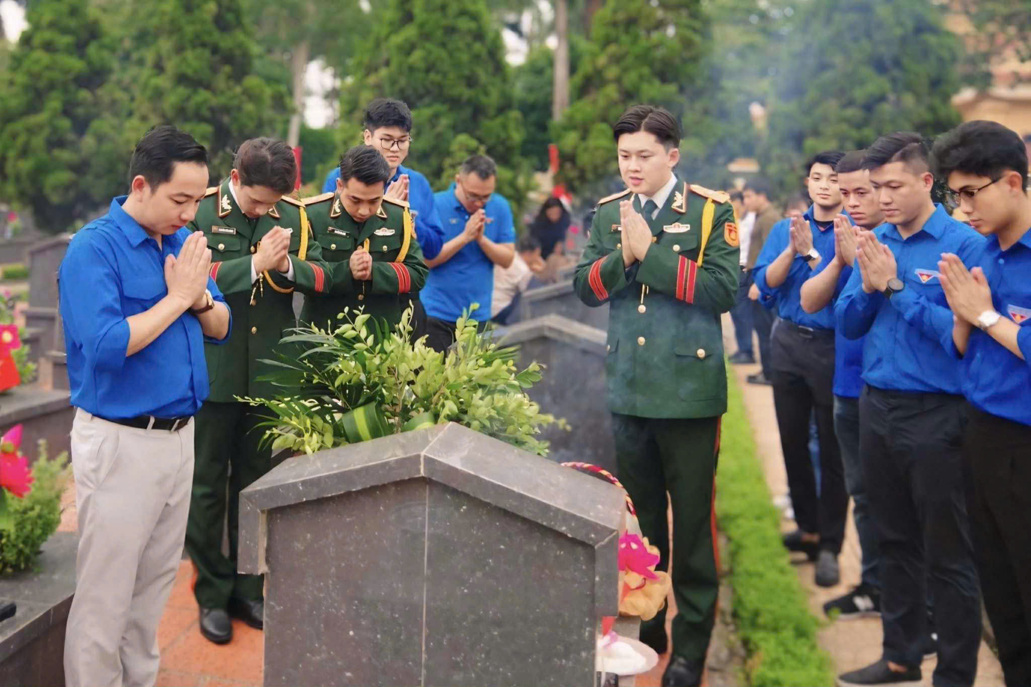 Thắp hương 12