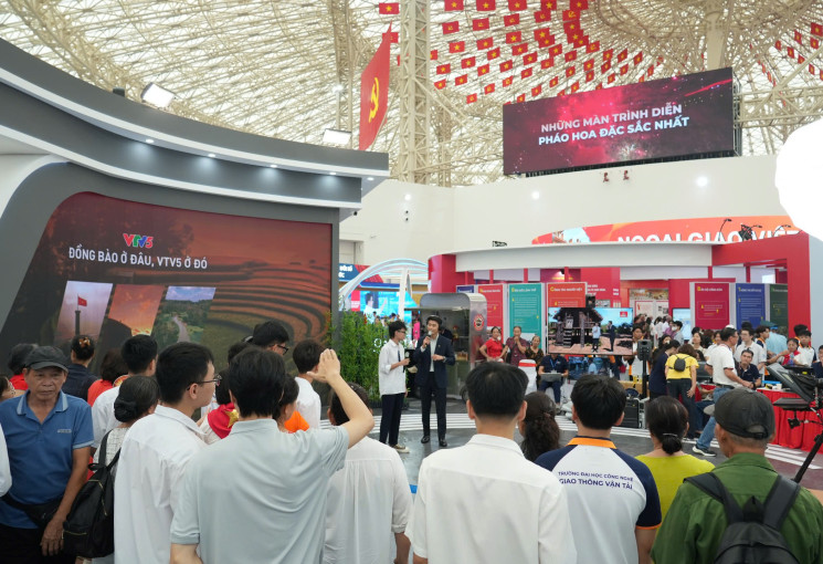 Gian trưng bày VTV tiếp tục “hút” khách tại Triển lãm Thành tựu 80 năm