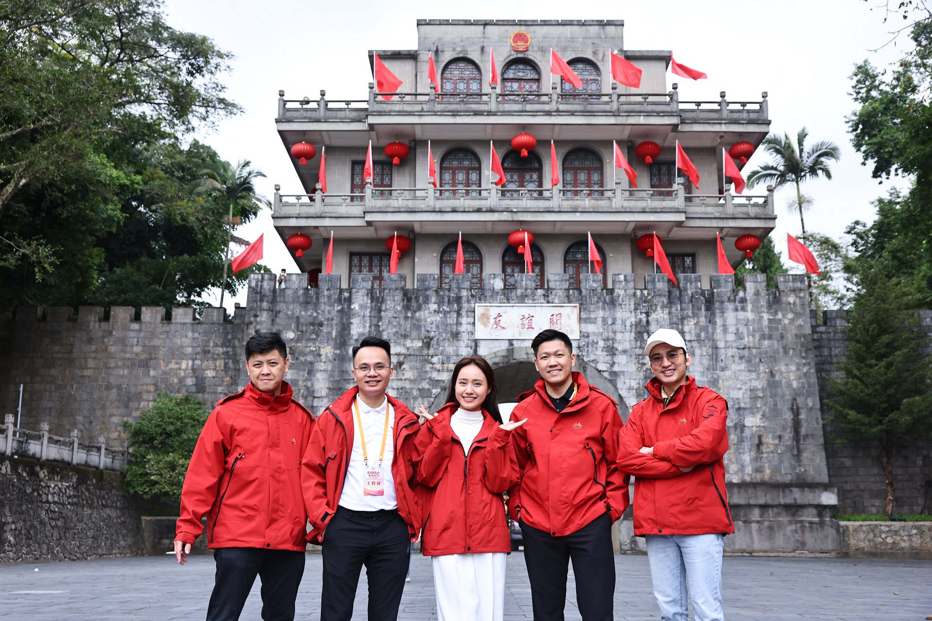 Doan dai bieu VTV tai Huu Nghi Quan