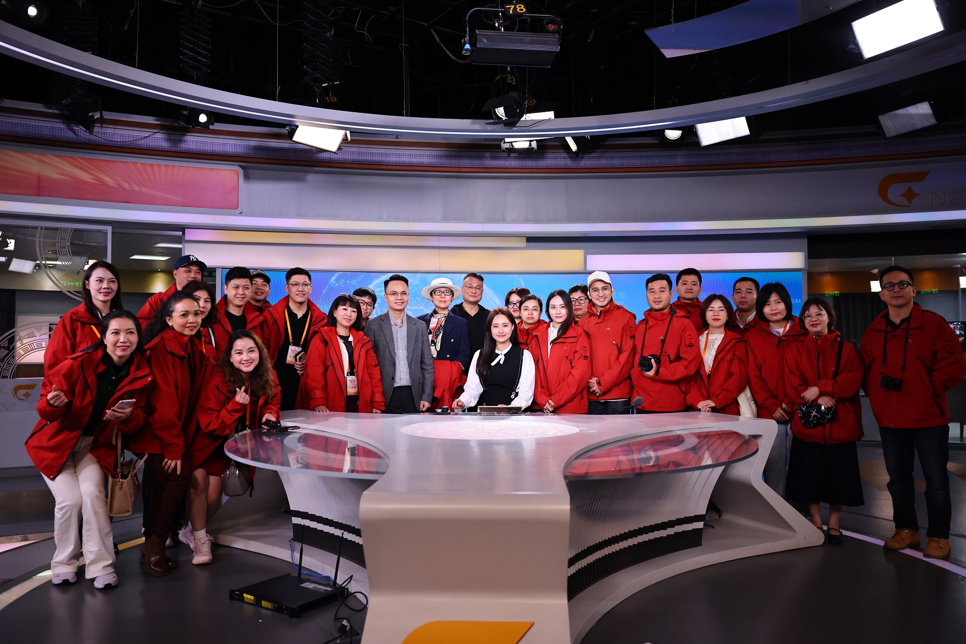 Tai truong quay tin tuc Dai PT-TH Quang Tay