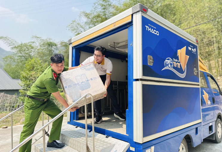 Chuyến xe tử tế tháng 4 mang ánh sáng và hơi ấm về với bản làng vùng cao