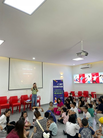 Họa sĩ Hoàng Hương Giang tổ chức workshop cho trẻ em