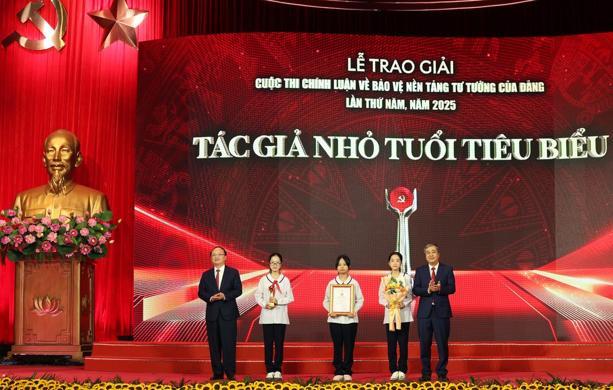 2310_giai-tac-gia-nho-tuoi-cuoc-thi-chinh-luan