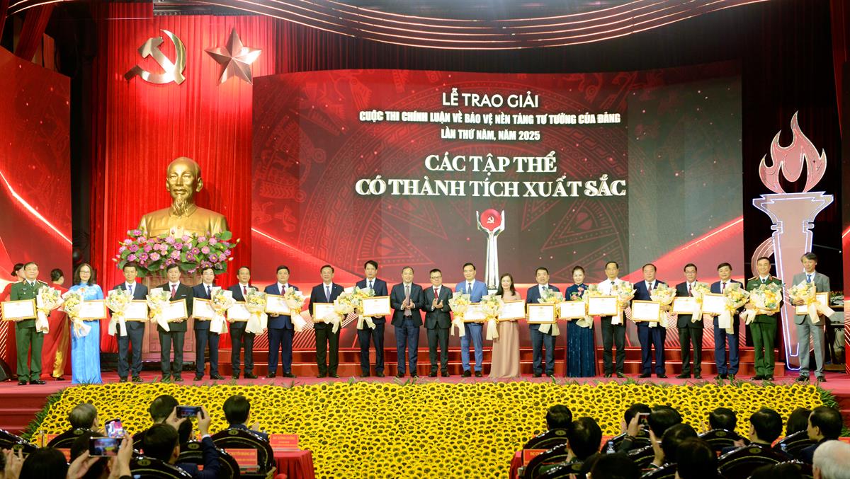 2310_giai-tap-the--cuoc-thi-chinh-luan