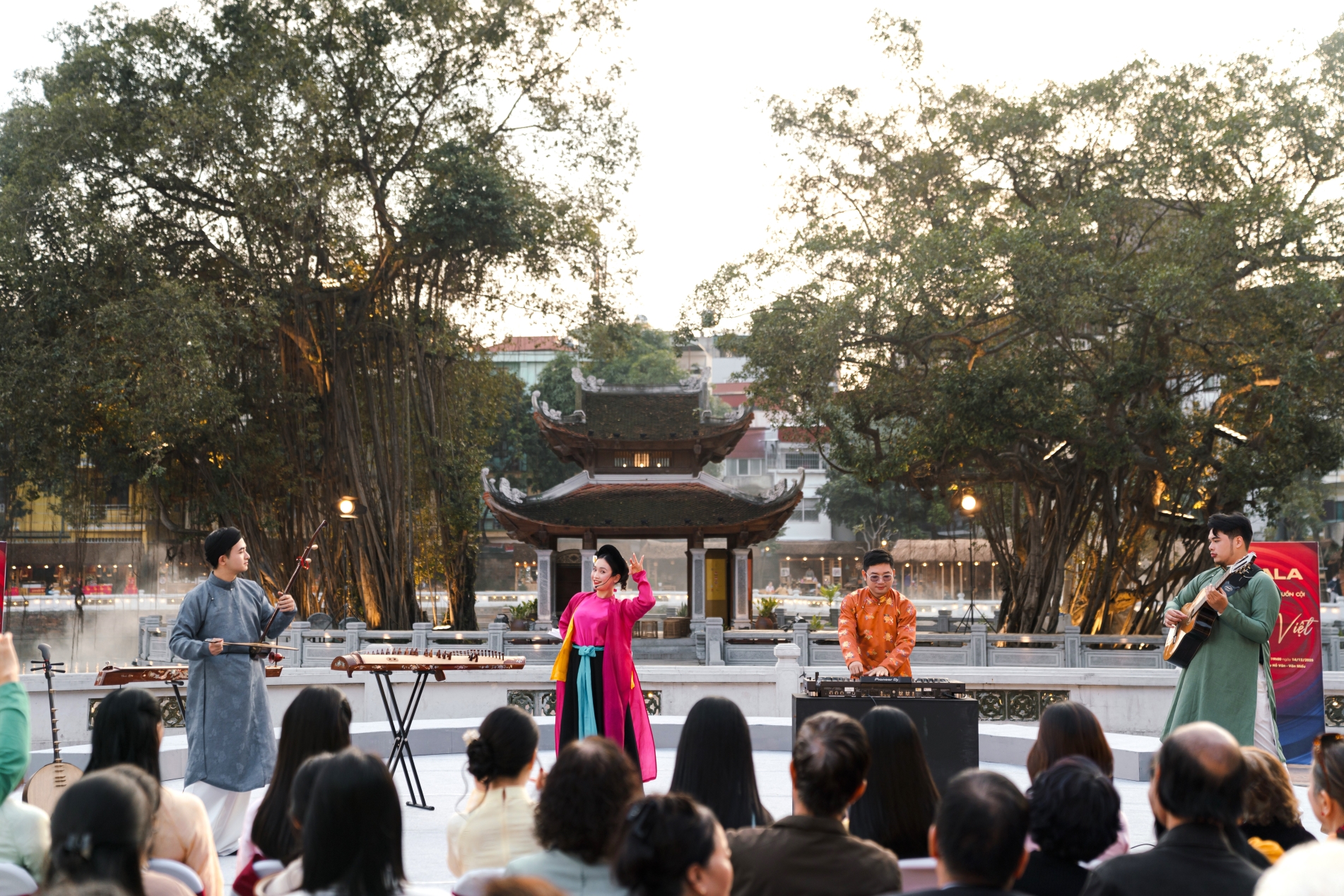 tiet-muc-nay-chi-em-oi-nhom-nghe-si-trung-tam-xuc-tien-quang-ba-di-san-van-hoa-phi-vat-the-viet-nam-1