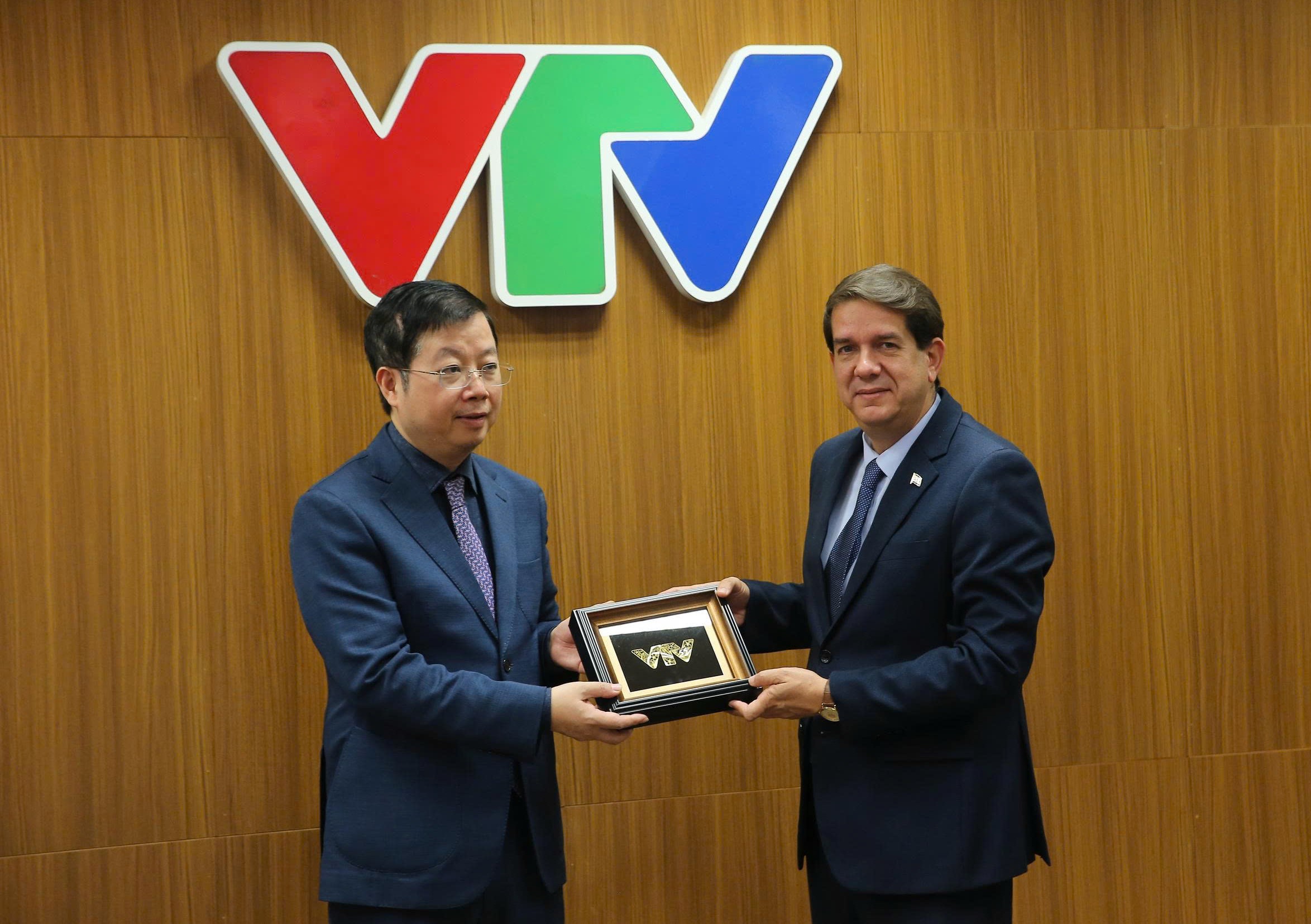 0412-tgd-tiep-doan-cuba-1