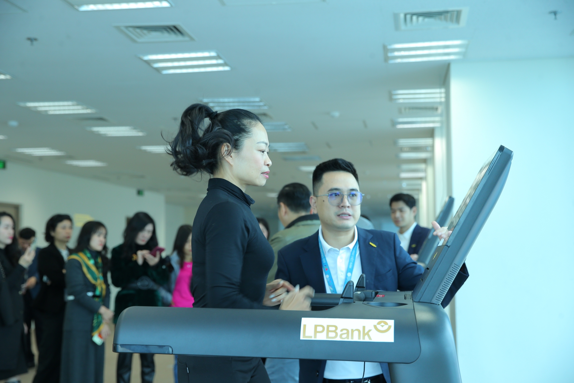 khai-truong-phong-tap-tang-27-11
