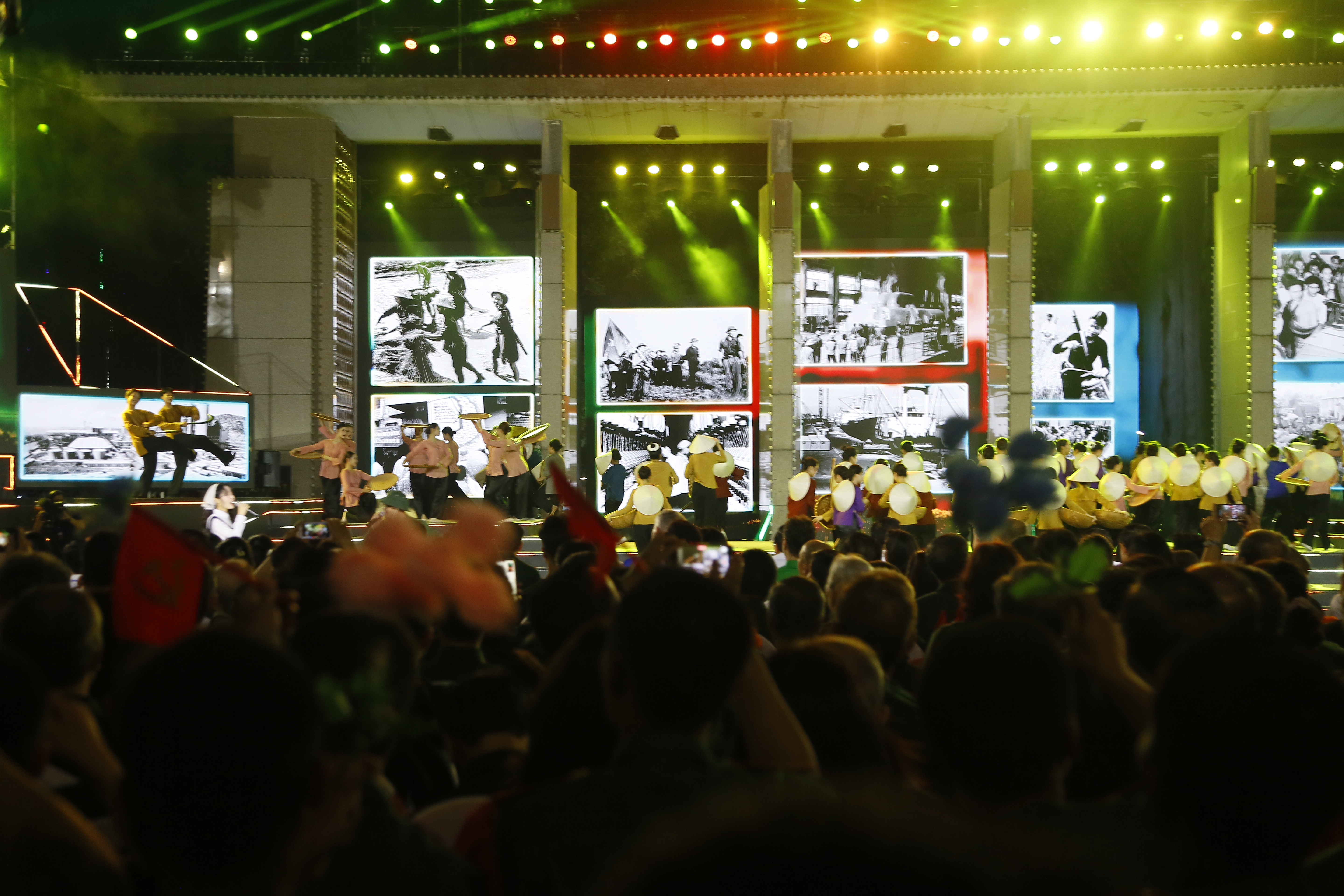 2704-vang-mai-khuc-khai-hoan-cau-hanoi-10
