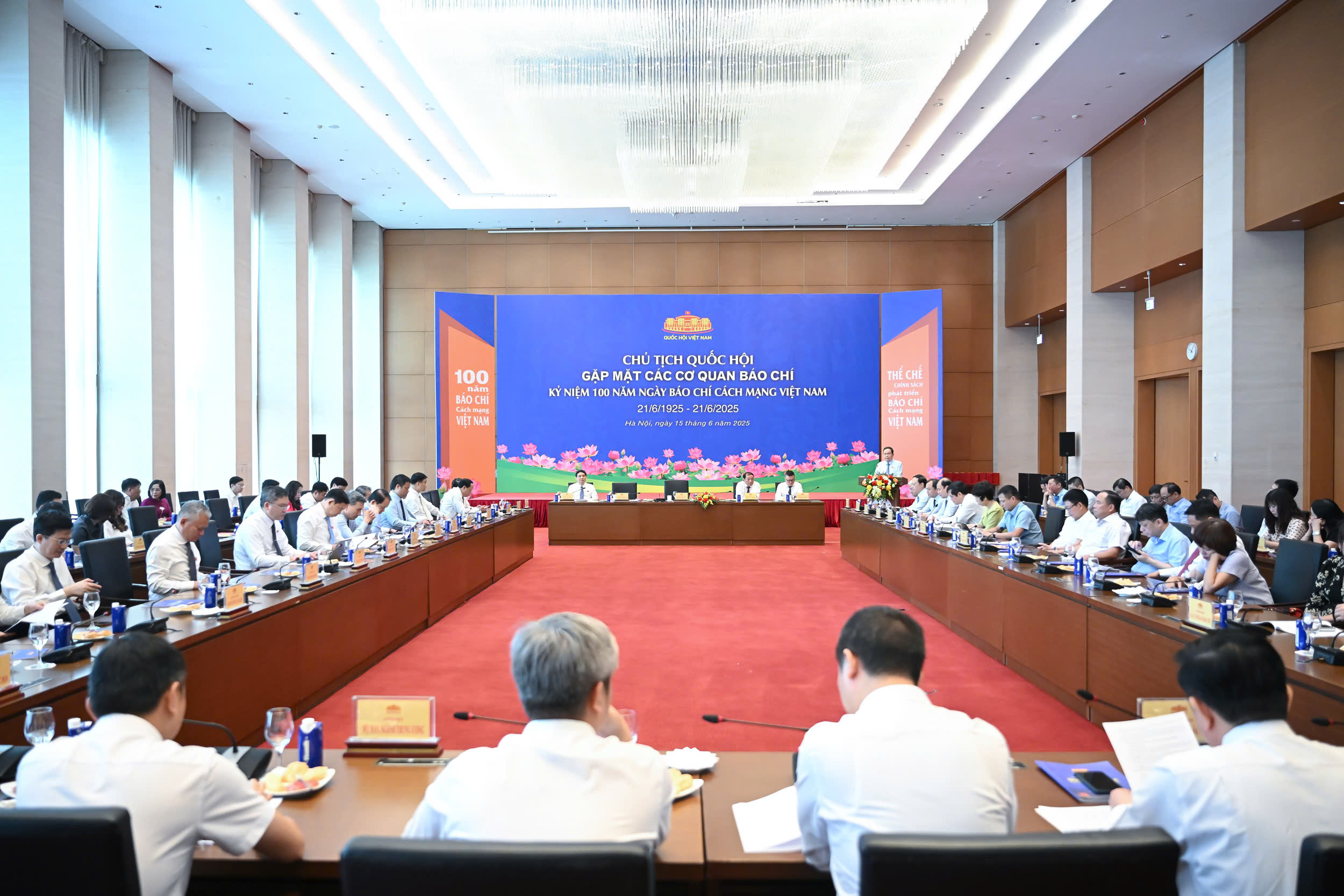 1506-ctqh-gap-mat-bao-chi.-1jpg