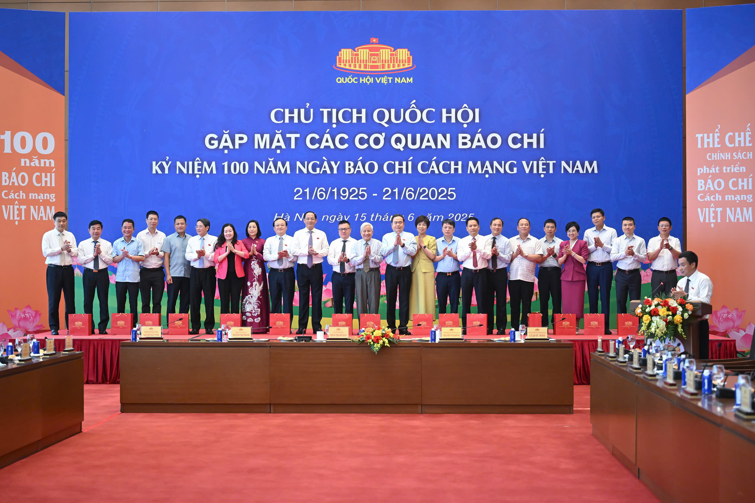 1506-ctqh-gap-mat-bao-chi