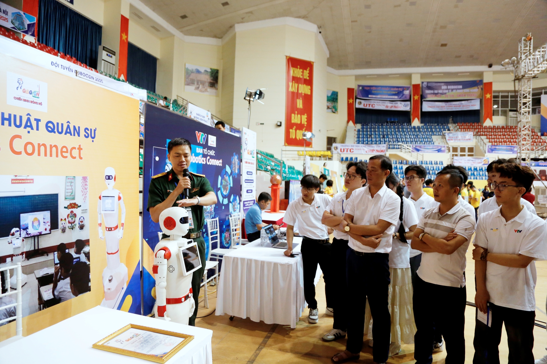 0806-hoi-thao-robotics-10