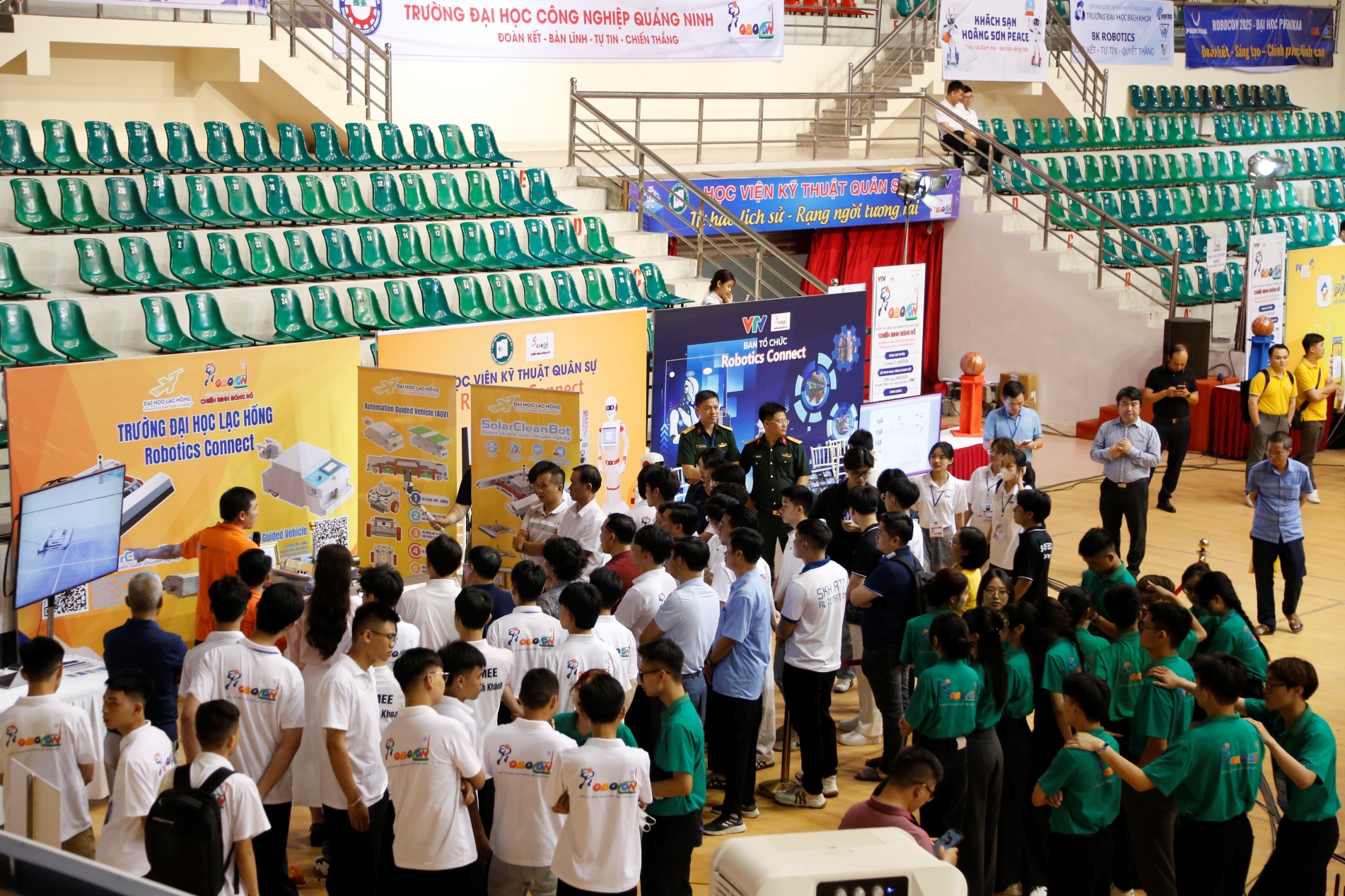 0806-hoi-thao-robotics-13