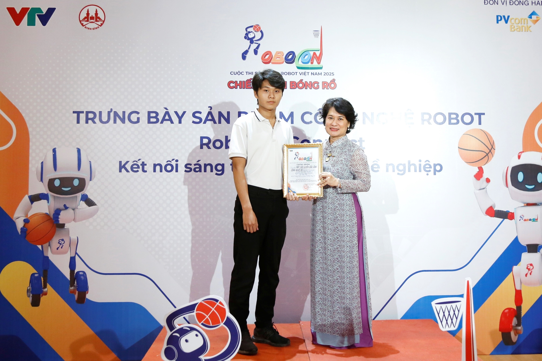0806-hoi-thao-robotics-20