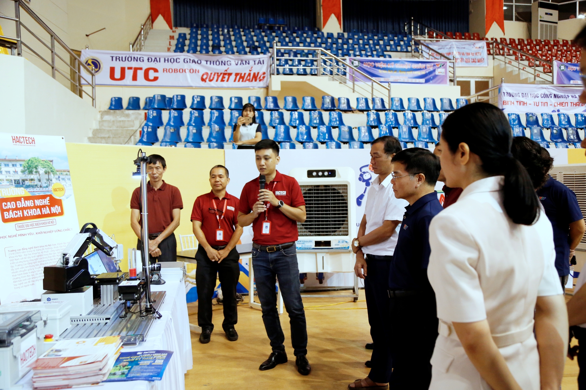 0806-hoi-thao-robotics-8