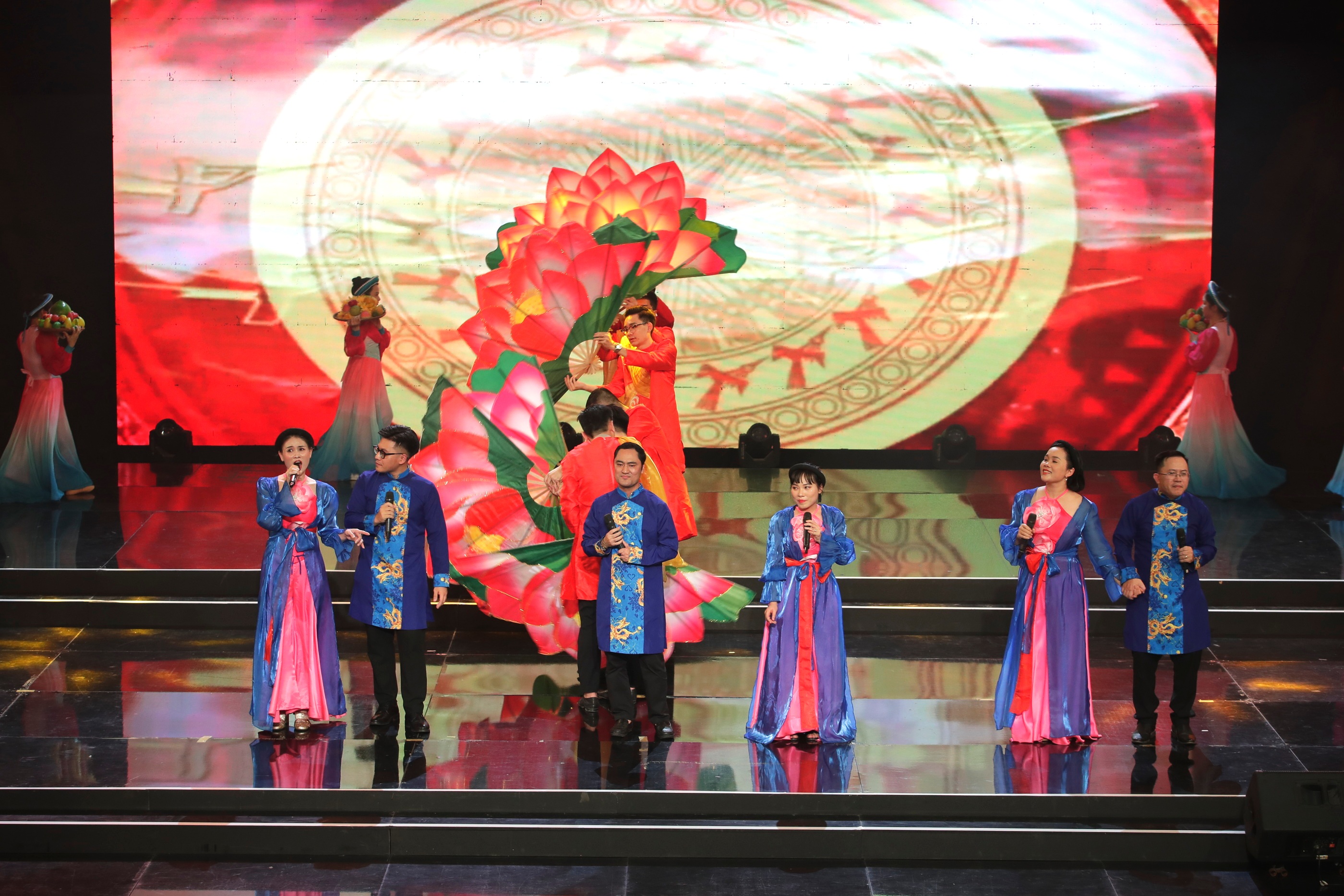 van-nghe-55-nam-Hai-hung (10)