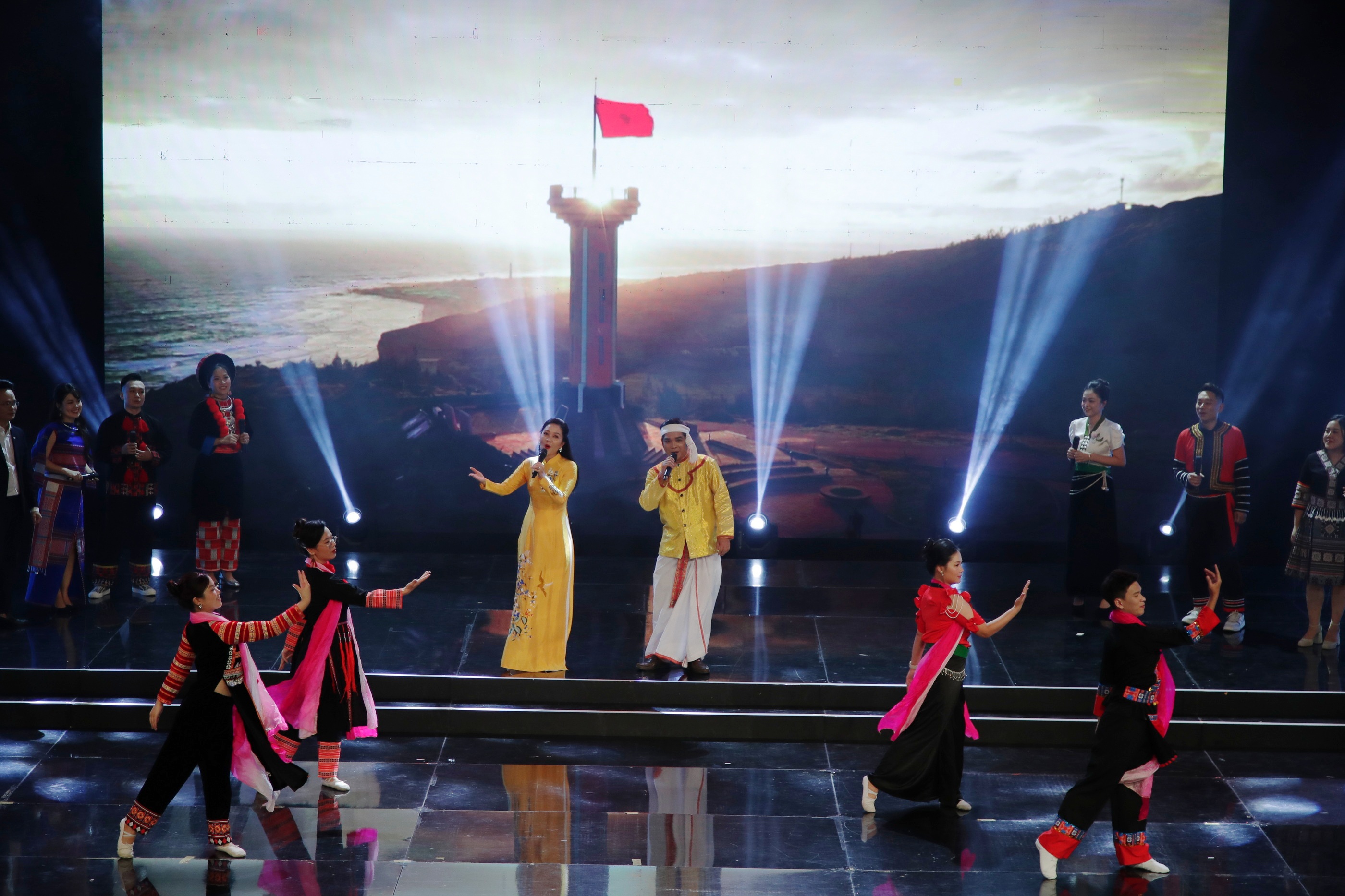 van-nghe-55-nam-Hai-hung (15)
