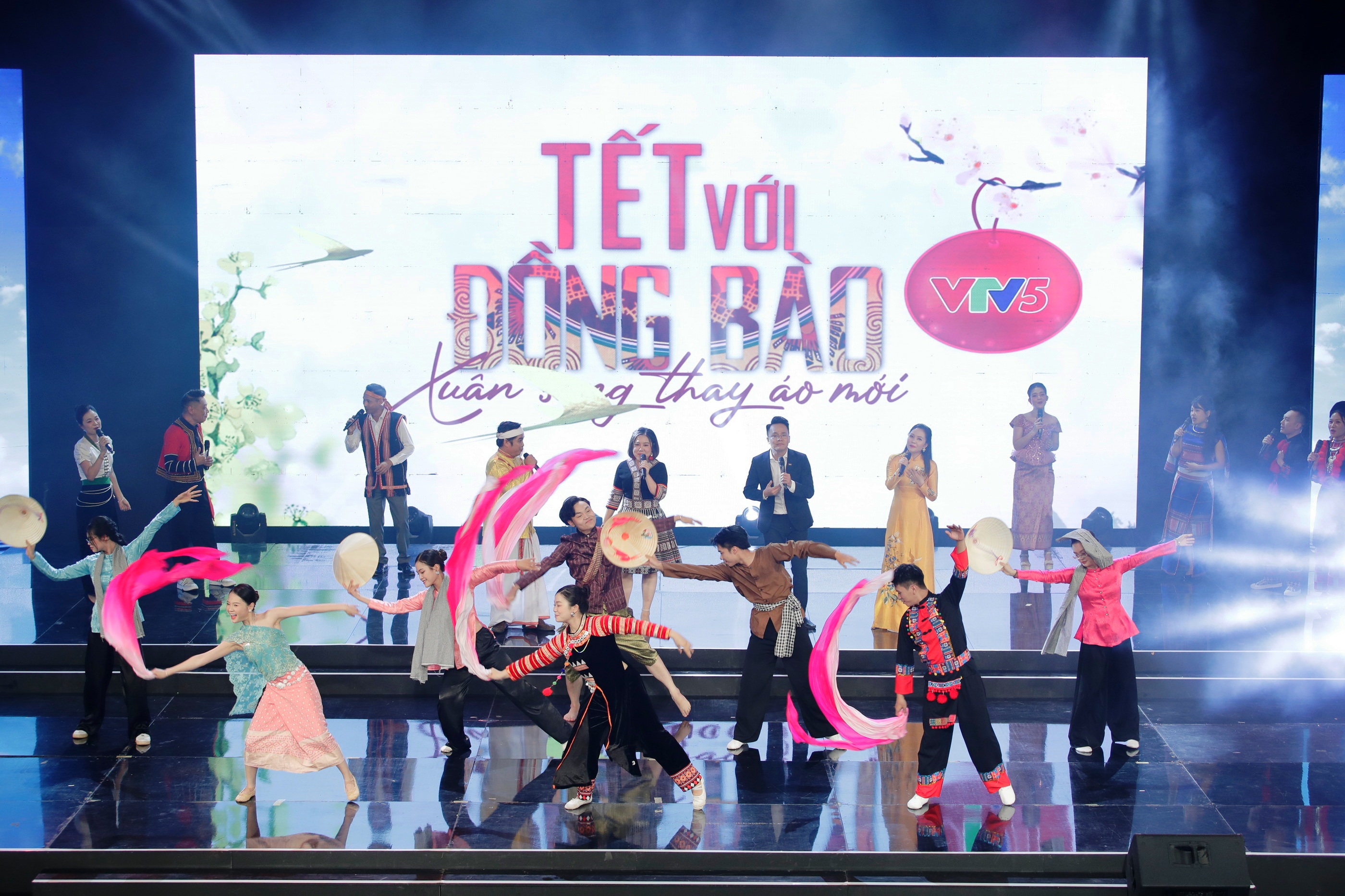 van-nghe-55-nam-Hai-hung (16)