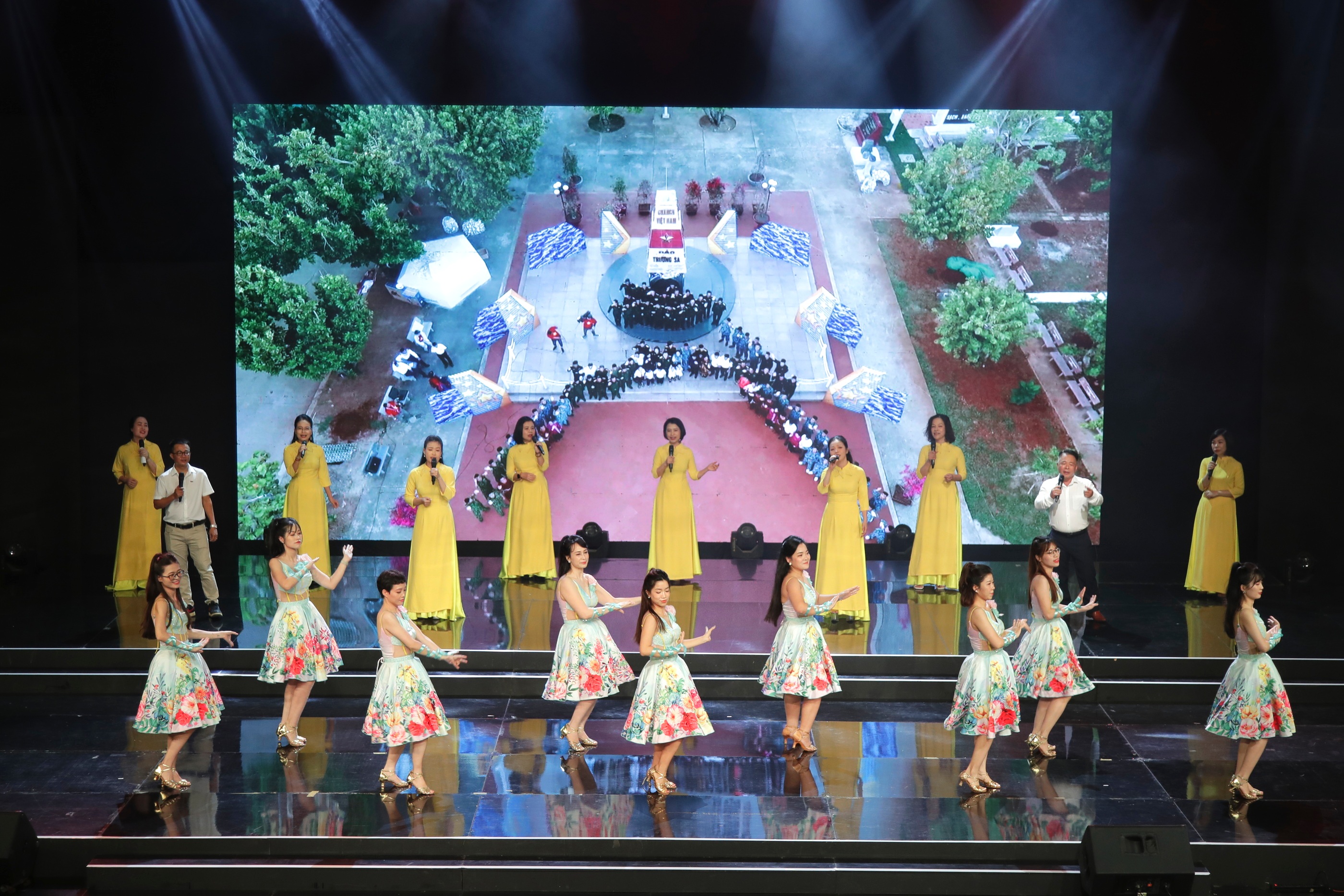 van-nghe-55-nam-Hai-hung (18)