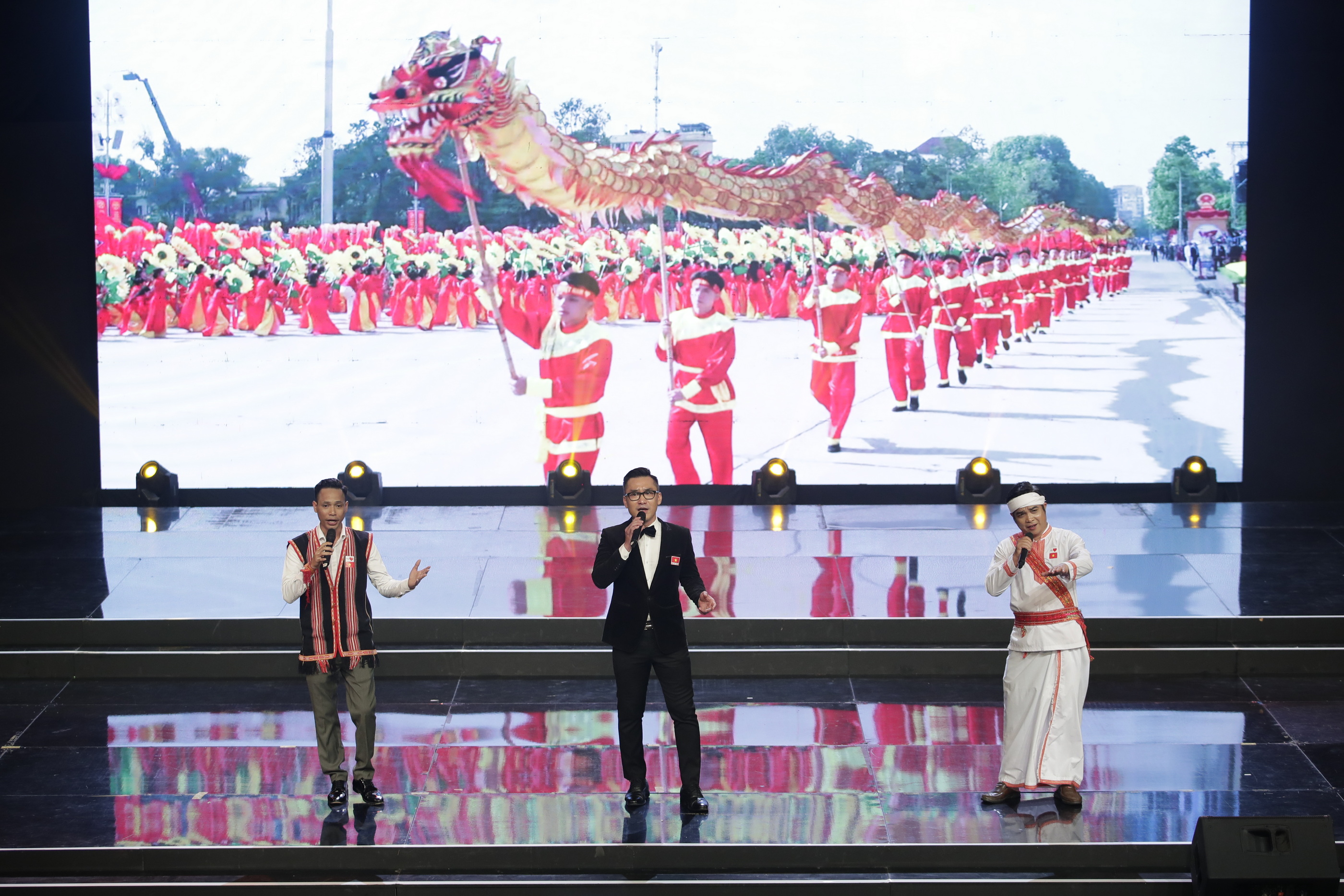 van-nghe-55-nam-Hai-hung (20)