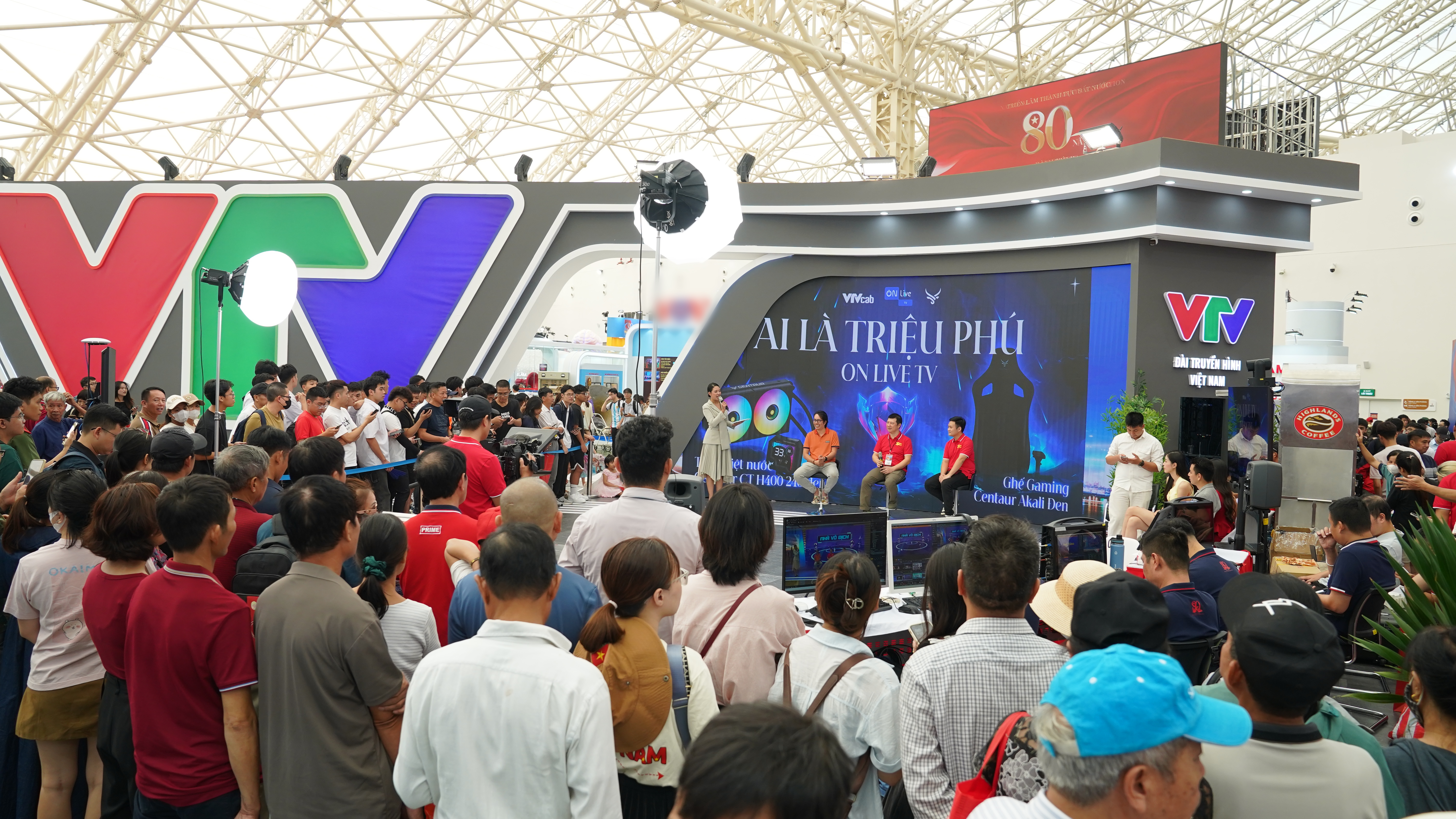 gian-trung-bay-vtv-5