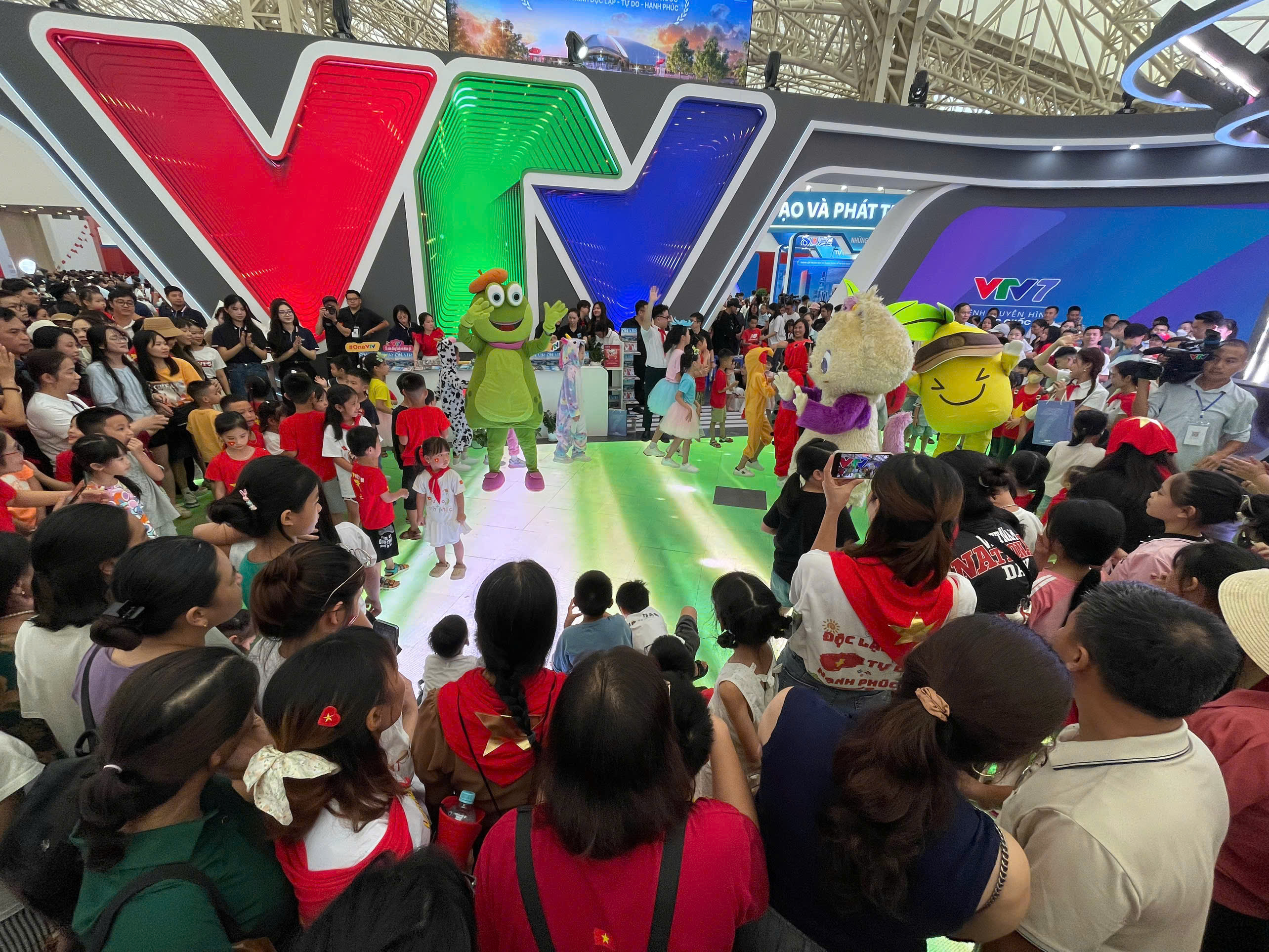 gian-trung-bay-vtv-9