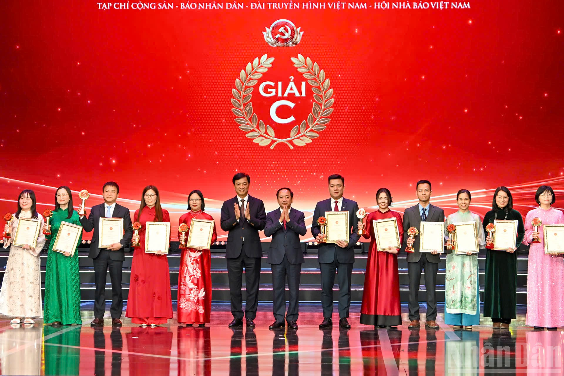 0302-trao-giai-bua-liem-vang-giai-c-ndo