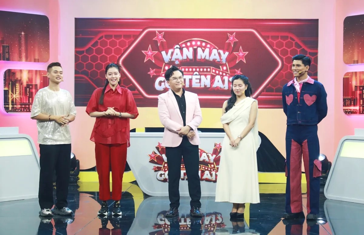 0903-van-may-goi-ten-ai-2