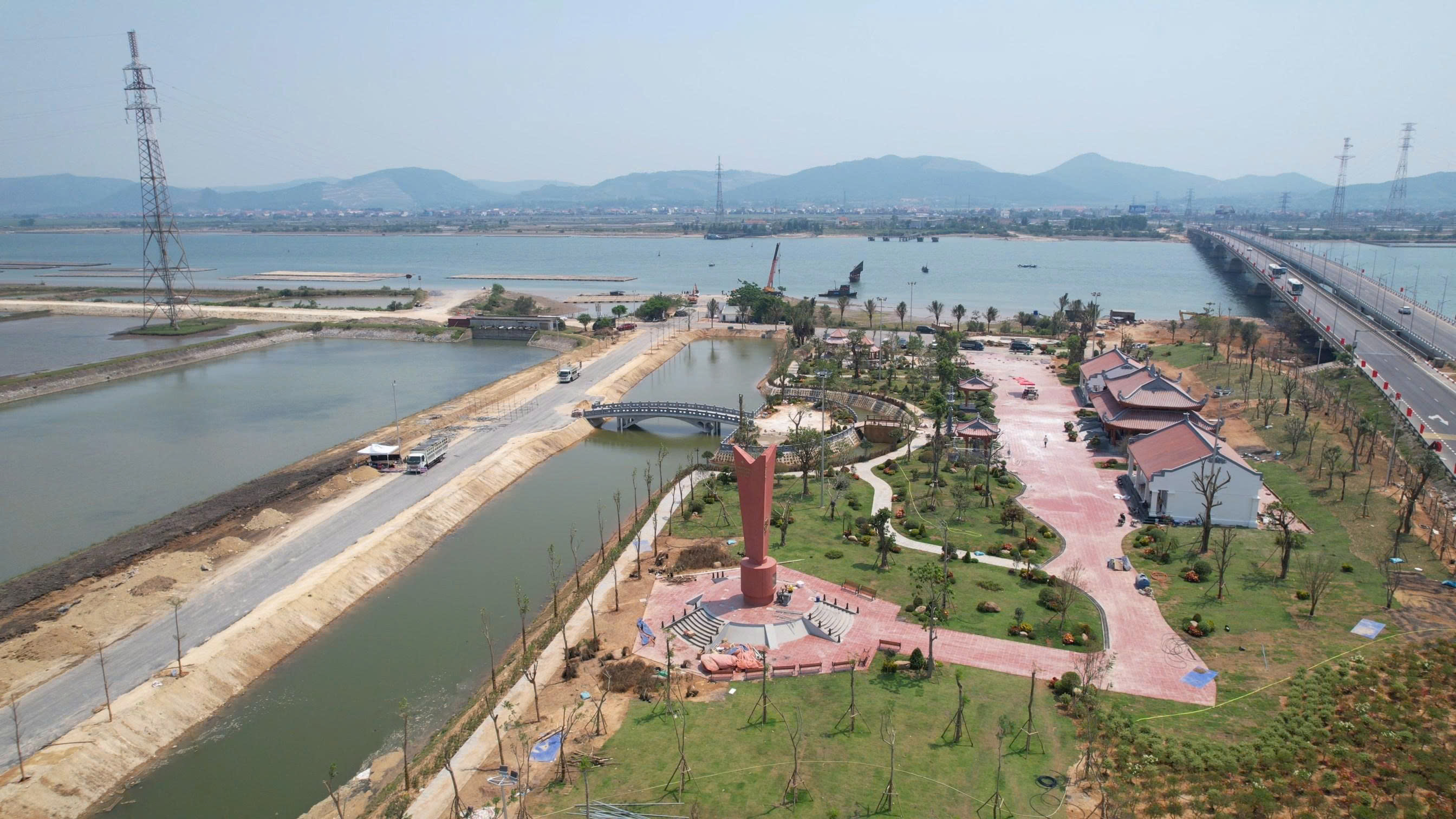 1704-ben-dong-song-gianh