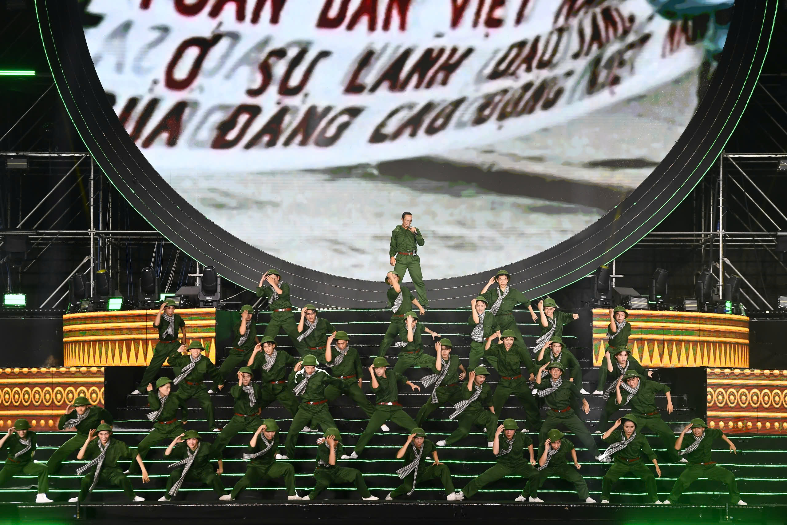 2904_am-vang-to-quoc-3