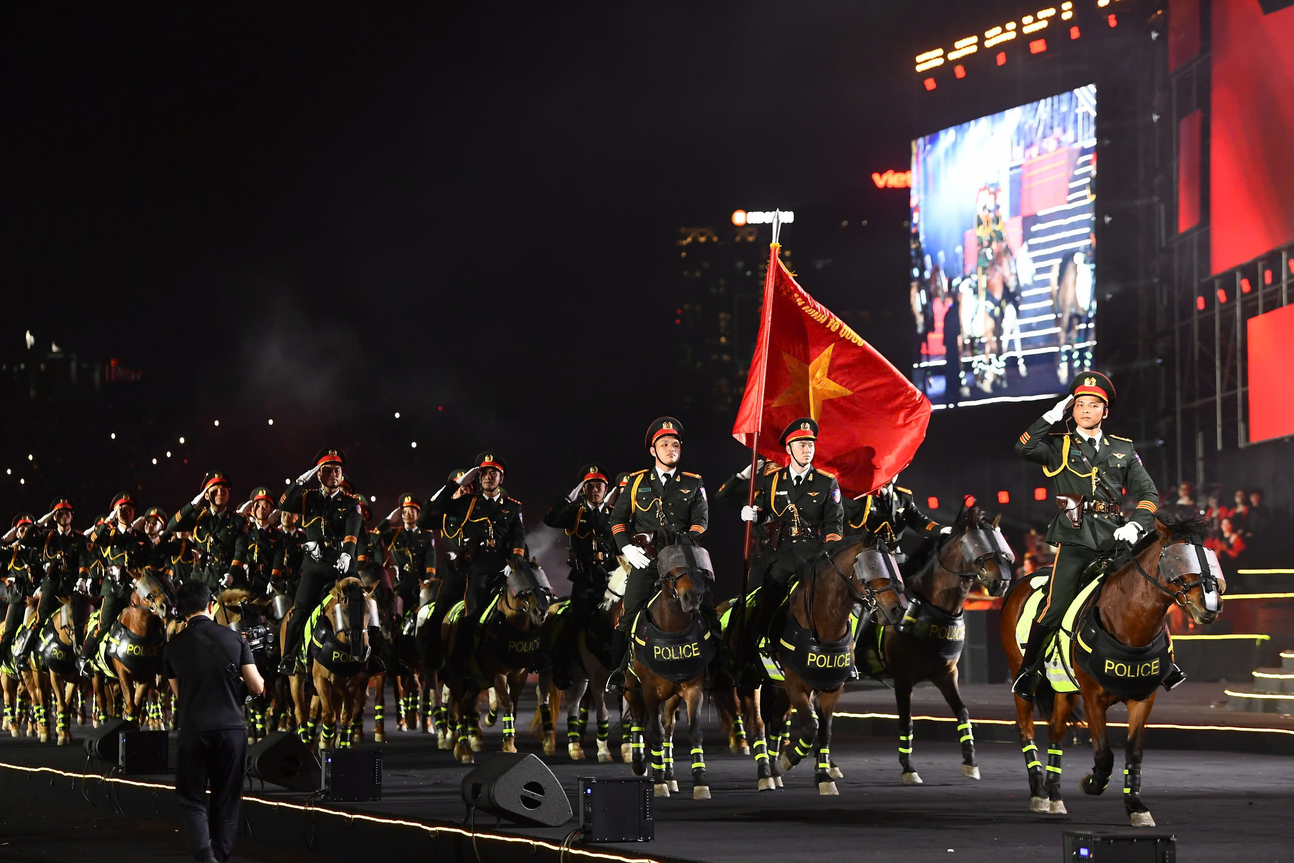 2904_am-vang-to-quoc-6