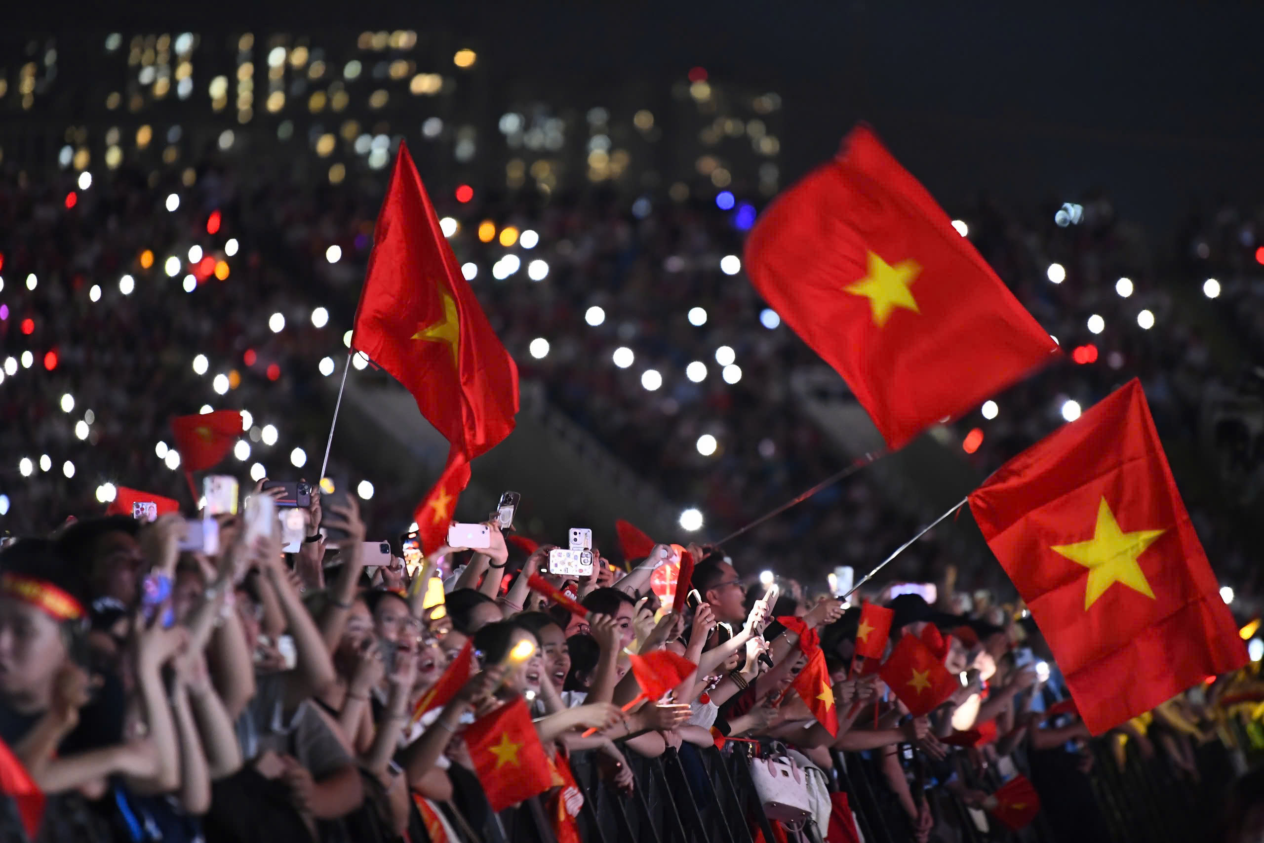 2904_am-vang-to-quoc-7