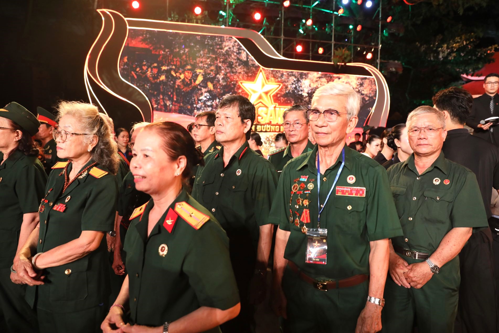 2607-sao-sang-dan-duong-cau-tphcm-3