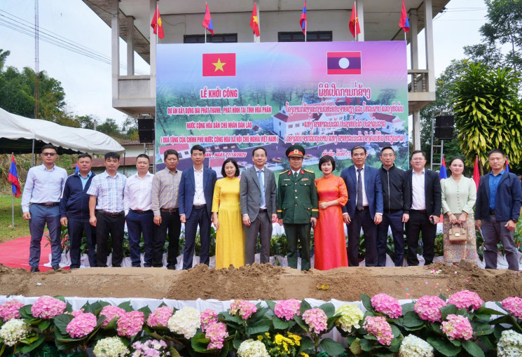 Phó Tổng Giám đốc Lê Quyền dự lễ khởi công xây dựng công trình Đài phát thanh, phát hình tại Lào