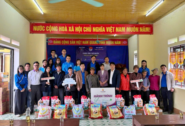 Tuổi trẻ VTV sẻ chia yêu thương tại Phú Thọ