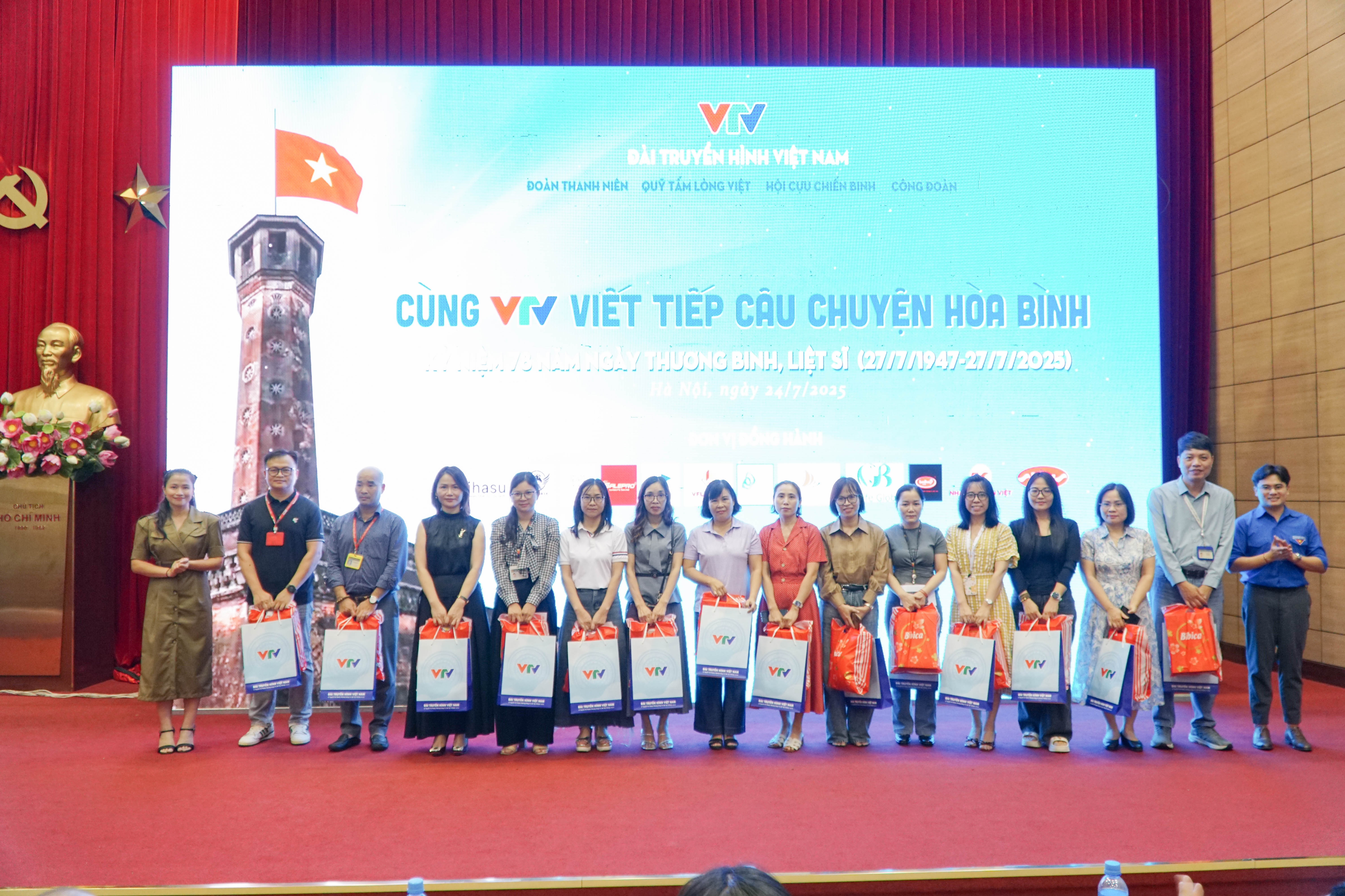 Cung VTV viet tiep cau chuyen hoa binh (4)