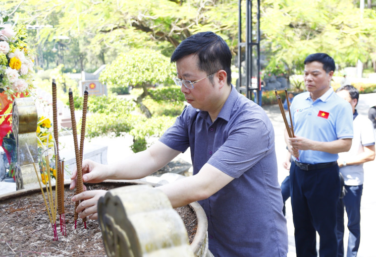 Đài Truyền hình Việt Nam dâng hương tri ân các anh hùng liệt sĩ tại Quảng Trị