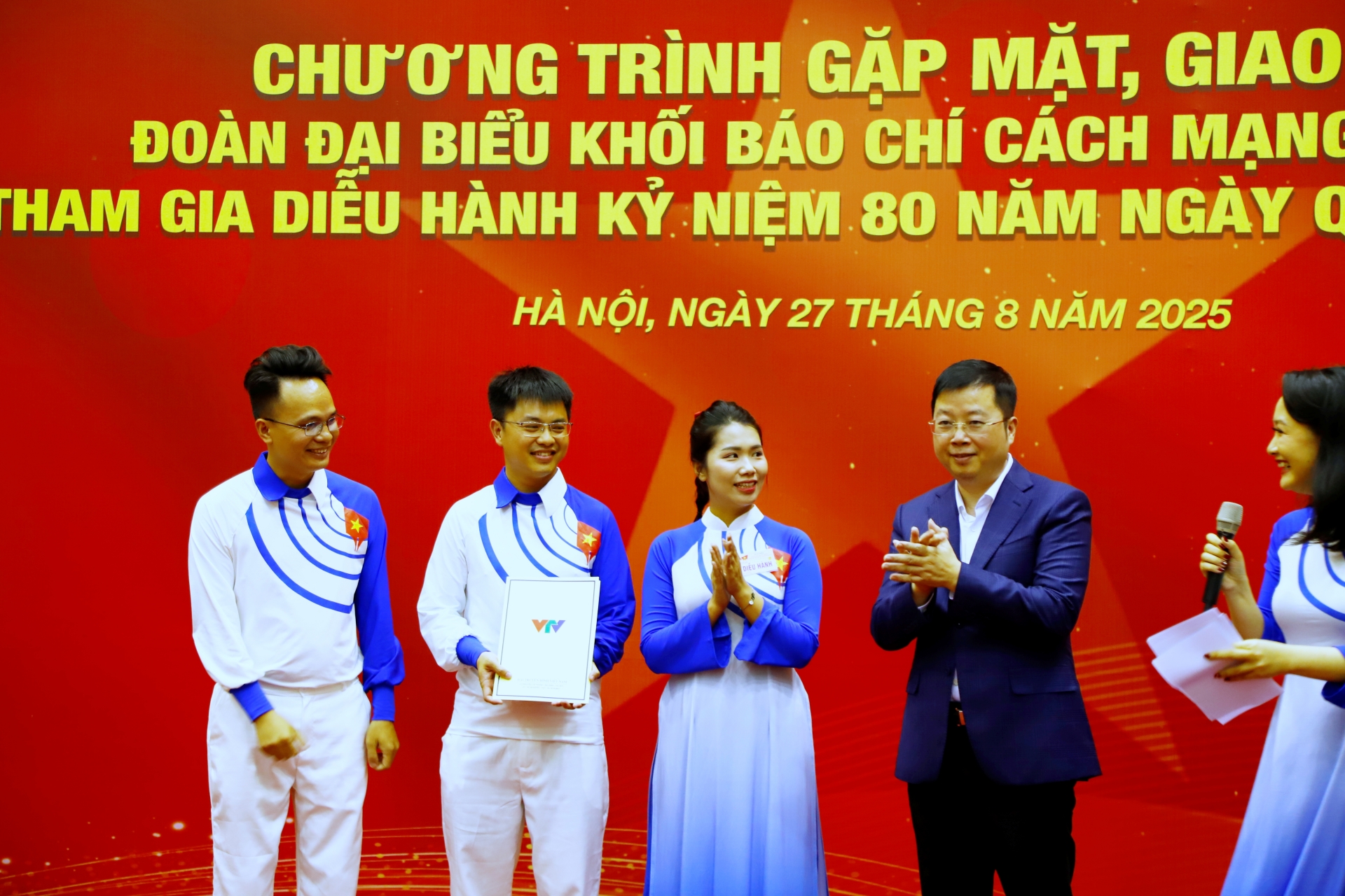Gap mat doan dai bieu khoi Bao chi dieu hanh (8)