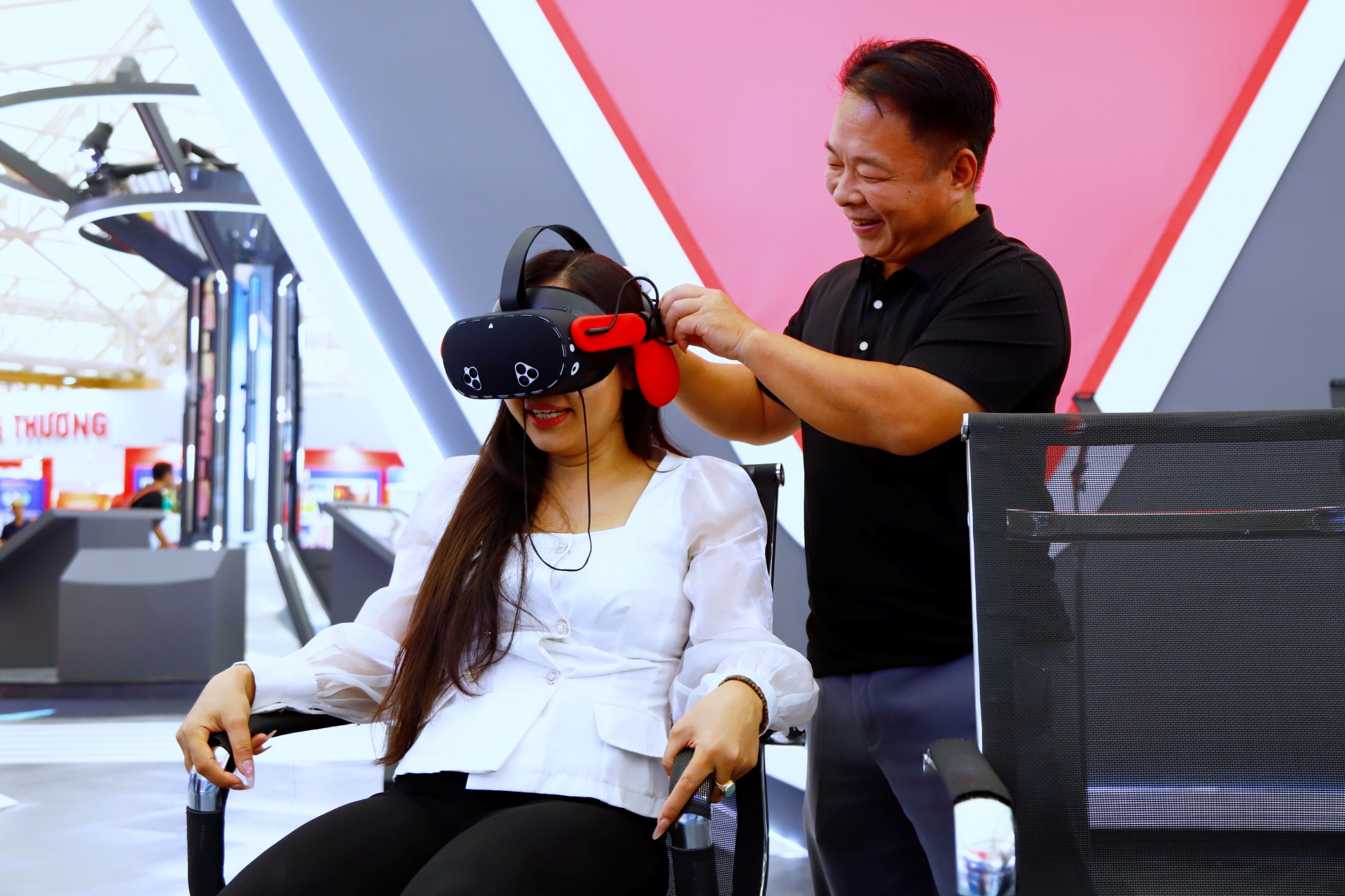 Gian trung bay cua VTV (1)