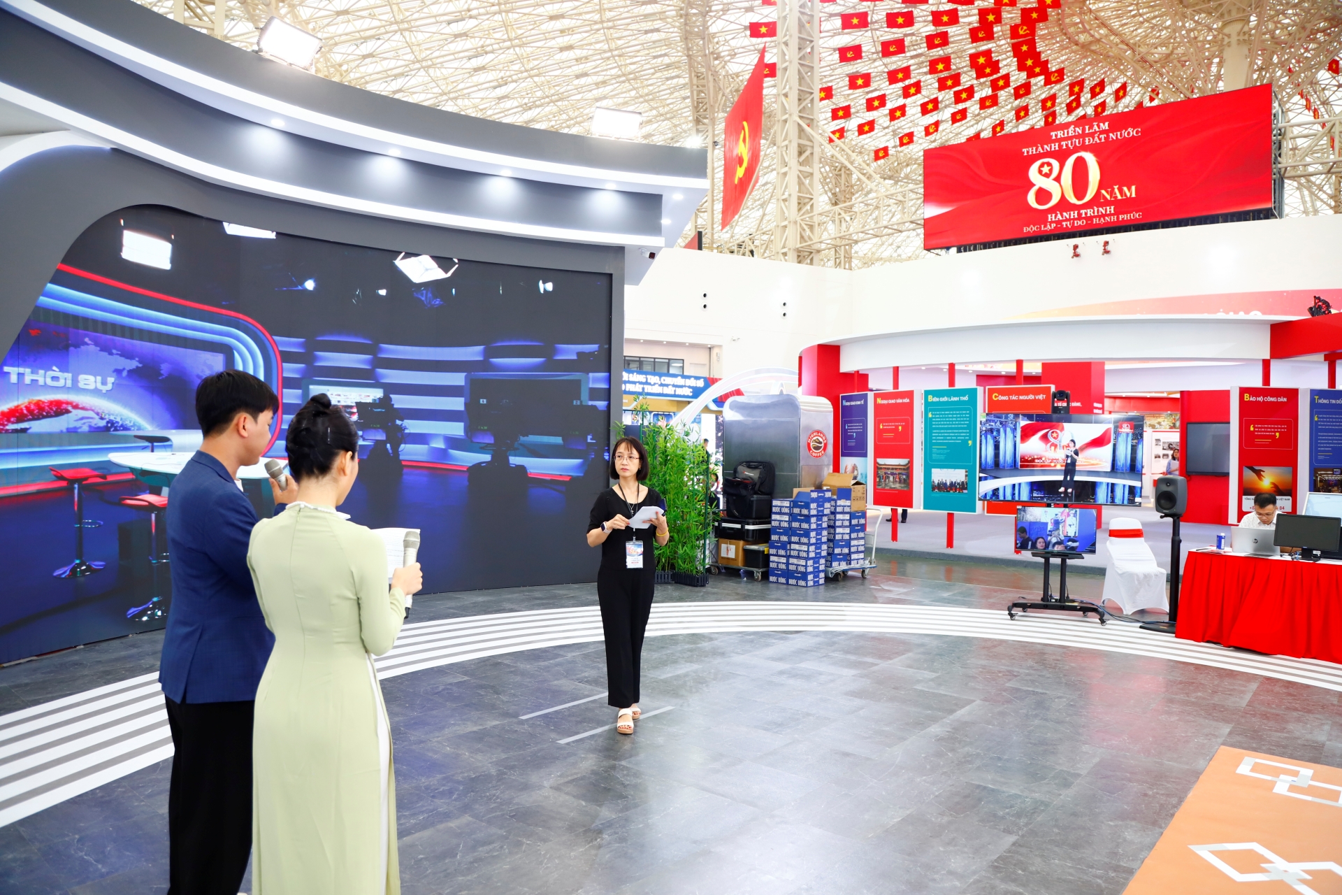 Gian trung bay cua VTV (3)