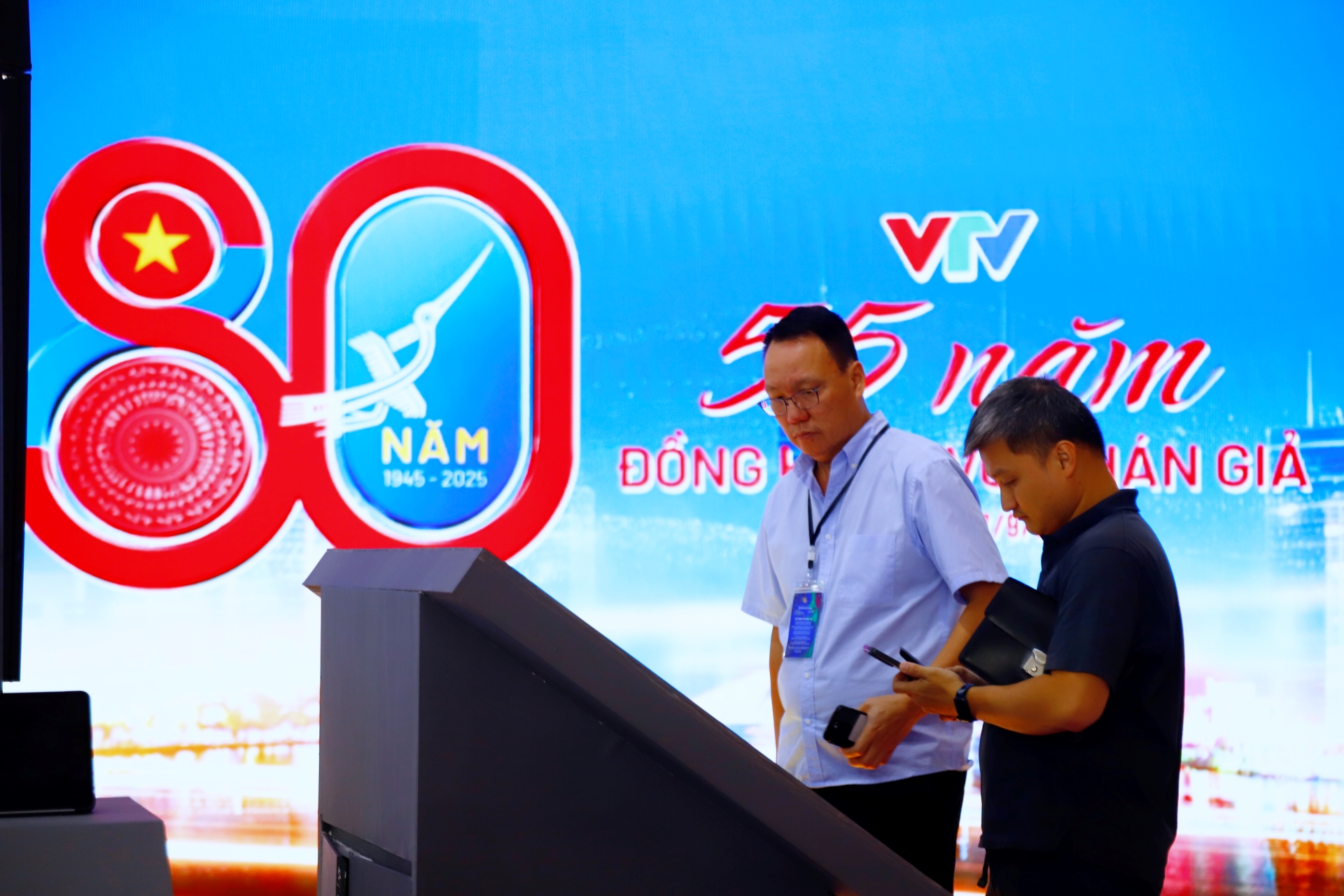 Gian trung bay VTV (1)
